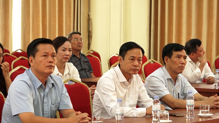 Đảng ủy xã Hương Sơn trao quyết định thành lập các cơ quan giúp việc Đảng ủy- Ảnh 2.