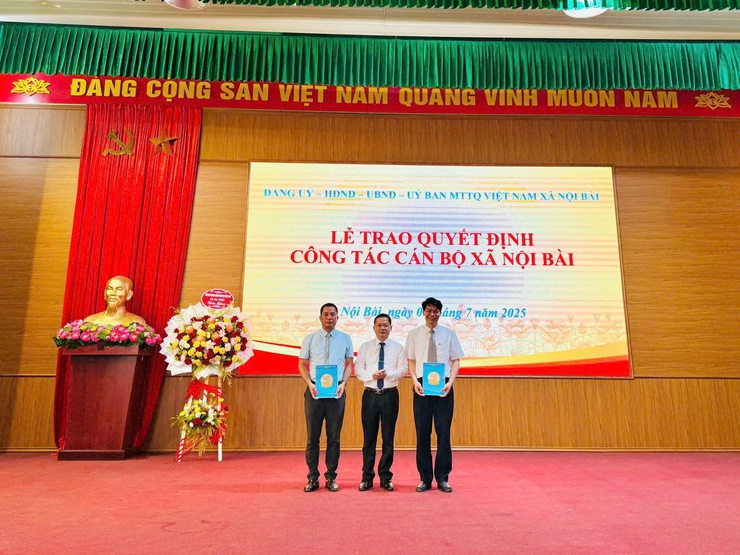 Lễ trao quyết định công tác cán bộ xã Nội Bài- Ảnh 2.