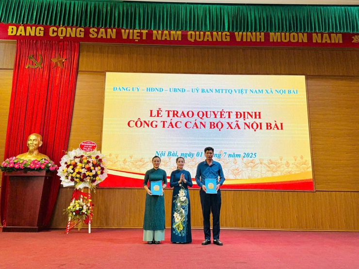 Lễ trao quyết định công tác cán bộ xã Nội Bài- Ảnh 5.