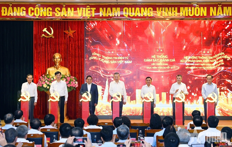 Ban Chỉ đạo Trung ương sơ kết công tác phát triển khoa học, công nghệ, đổi mới sáng tạo và chuyển đổi số 6 tháng đầu năm 2025.- Ảnh 2.