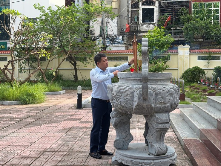Lãnh đạo phường Hà Đông viếng nghĩa trang Liệt sĩ trên địa bàn phường- Ảnh 6.