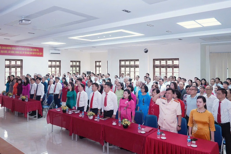 PHƯỜNG LÁNG THAM DỰ LỄ CÔNG BỐ VÀ TRAO QUYẾT ĐỊNH THÀNH LẬP 126 ĐƠN VỊ HÀNH CHÍNH CẤP XÃ, PHƯỜNG- Ảnh 1.