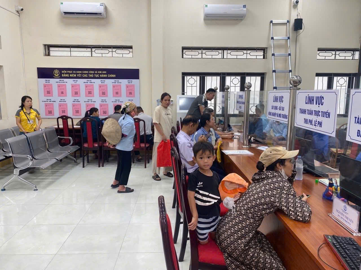 NGÀY ĐẦU TIÊN HOẠT ĐỘNG CỦA ĐIỂM PHỤC VỤ HÀNH CHÍNH CÔNG XÃ KIM ANH - Ảnh 3.