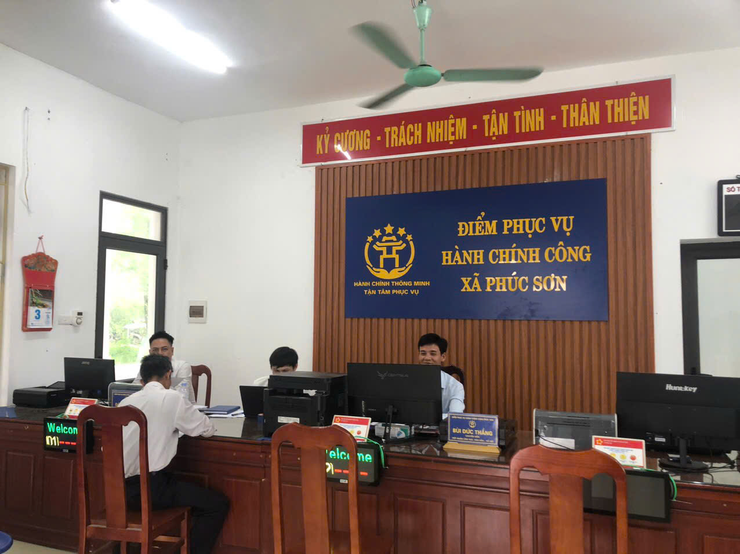 Điểm Phục vụ hành chính công xã Phúc Sơn: Nơi lan tỏa tinh thần phục vụ tận tâm, thân thiện vì nhân dân- Ảnh 1.