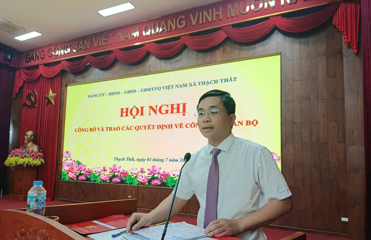 Xã Thạch Thất công bố và trao quyết định về thành lập các cơ quan tham mưu, giúp việc thuộc Đảng ủy, HĐND, UBND, UB MTTQ Việt Nam và công tác cán bộ xã Thạch Thất- Ảnh 2.
