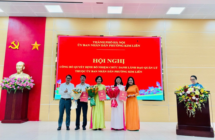 PHƯỜNG KIM LIÊN TỔ CHỨC HỘI NGHỊ CÔNG BỐ QUYẾT ĐỊNH BỔ NHIỆM CHỨC DANH LÃNH ĐẠO QUẢN LÝ THUỘC UBND PHƯỜNG.- Ảnh 4.