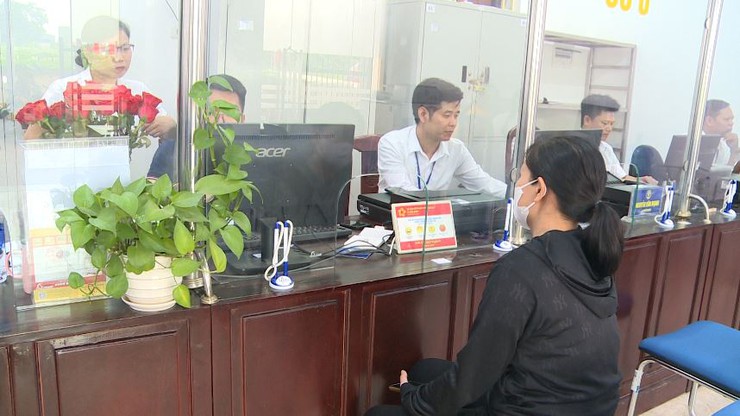 Điểm phục vụ hành chính công Phúc Lộc tích cực hoạt động phục vụ người dân sau sáp nhập chính quyền địa phương 2 cấp- Ảnh 1.