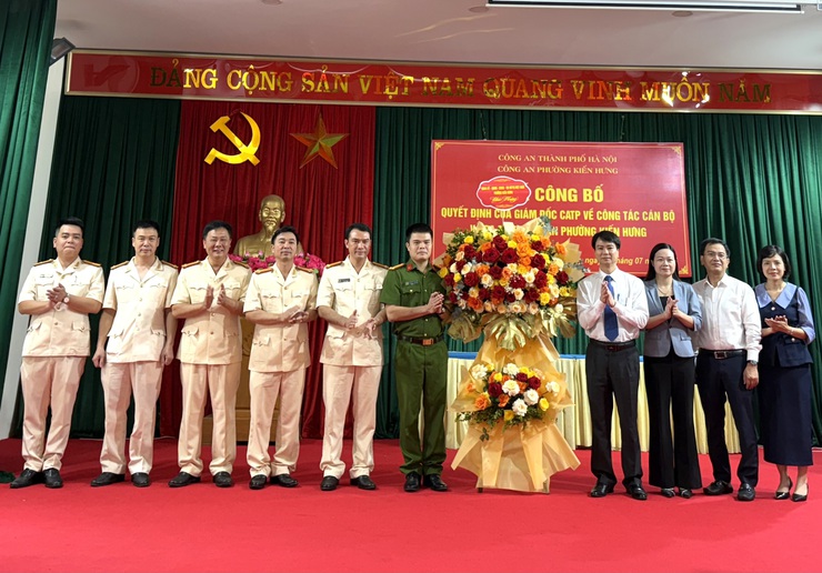Lễ công bố quyết định của Giám đốc Công an thành phố về công tác cán bộ và ra mắt Công an phường Kiến Hưng- Ảnh 2.