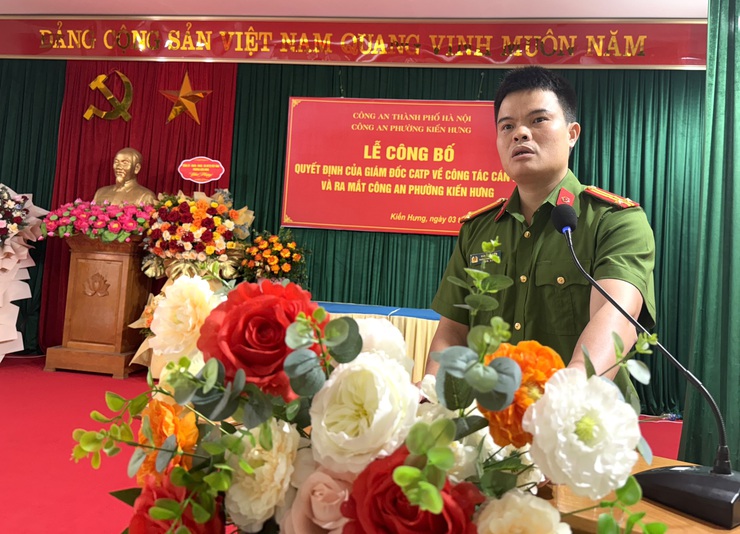 Lễ công bố quyết định của Giám đốc Công an thành phố về công tác cán bộ và ra mắt Công an phường Kiến Hưng- Ảnh 4.