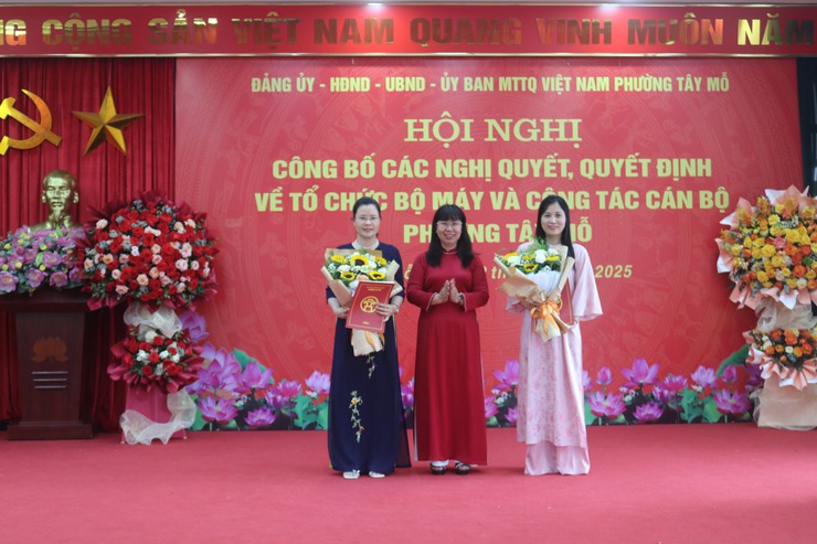 PHƯỜNG TÂY MỖ TỔ CHỨC LỄ CÔNG BỐ CÁC NGHỊ QUYẾT, QUYẾT ĐỊNH VỀ TỔ CHỨC BỘ MÁY VÀ CÔNG TÁC CÁN BỘ- Ảnh 6.