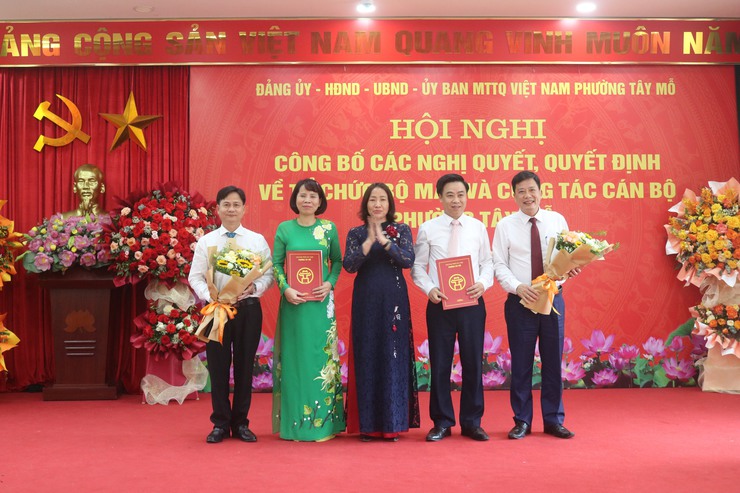 PHƯỜNG TÂY MỖ TỔ CHỨC LỄ CÔNG BỐ CÁC NGHỊ QUYẾT, QUYẾT ĐỊNH VỀ TỔ CHỨC BỘ MÁY VÀ CÔNG TÁC CÁN BỘ- Ảnh 7.