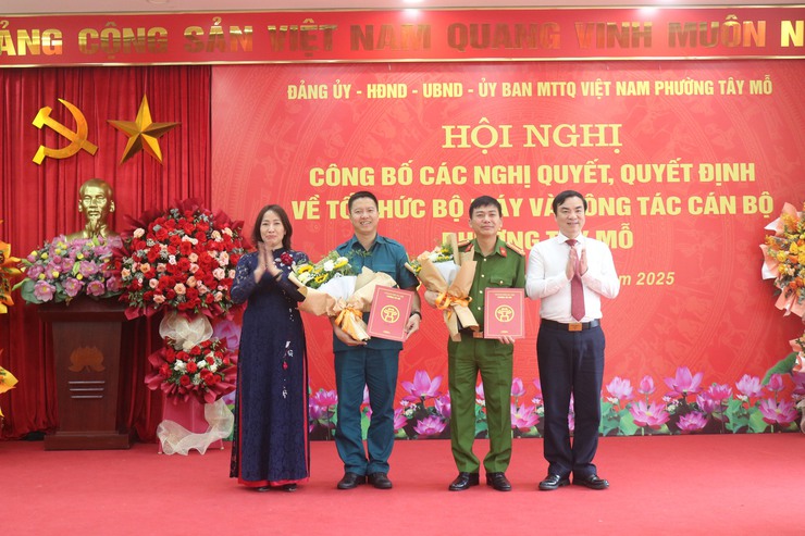 PHƯỜNG TÂY MỖ TỔ CHỨC LỄ CÔNG BỐ CÁC NGHỊ QUYẾT, QUYẾT ĐỊNH VỀ TỔ CHỨC BỘ MÁY VÀ CÔNG TÁC CÁN BỘ- Ảnh 12.