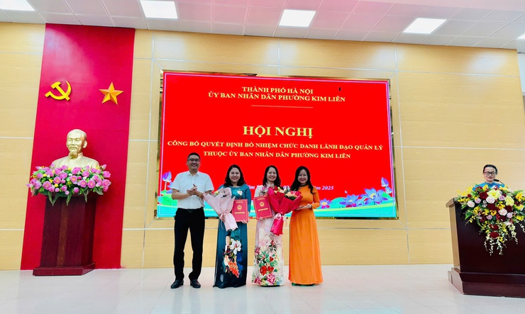 PHƯỜNG KIM LIÊN TỔ CHỨC HỘI NGHỊ CÔNG BỐ QUYẾT ĐỊNH BỔ NHIỆM CHỨC DANH LÃNH ĐẠO QUẢN LÝ THUỘC UBND PHƯỜNG.- Ảnh 2.