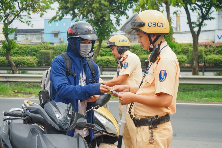 Nâng cao ý thức, “chìa khóa” để kéo giảm tai nạn giao thông- Ảnh 2.