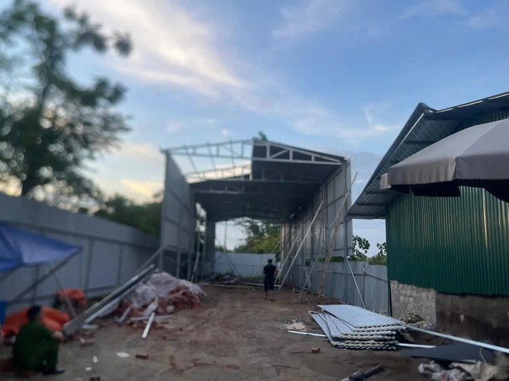 Chính quyền Xã Chương Dương xử lý hàng loạt công trình vi phạm xây trên đất nông nghiệp- Ảnh 2. Chính quyền Xã Chương Dương xử lý hàng loạt công trình vi phạm xây trên đất nông nghiệp- Ảnh 2.