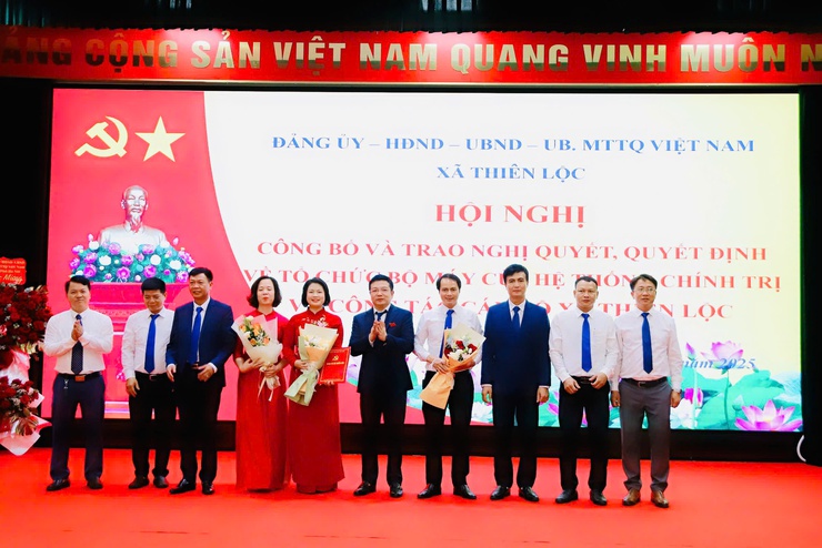 Hội nghị công bố và trao các Nghị quyết, Quyết định về tổ chức bộ máy và công tác cán bộ của xã Thiên Lộc- Ảnh 3.