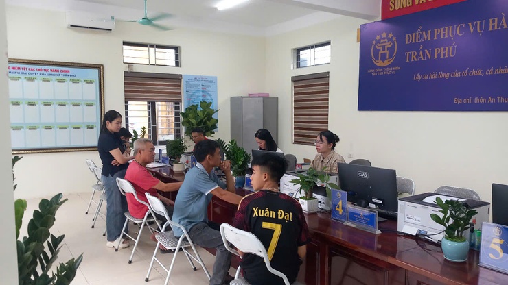 Xã Trần Phú: Cán bộ, đảng viên và nhân dân đến liên hệ công tác và thực hiện thủ tục hành chính tại thôn Công An và Thuận An- Ảnh 1.