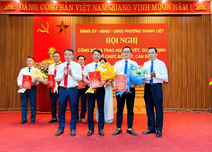 Phường Thanh Liệt: Công bố và trao Nghị quyết, Quyết định về tổ chức bộ máy cán bộ- Ảnh 3.