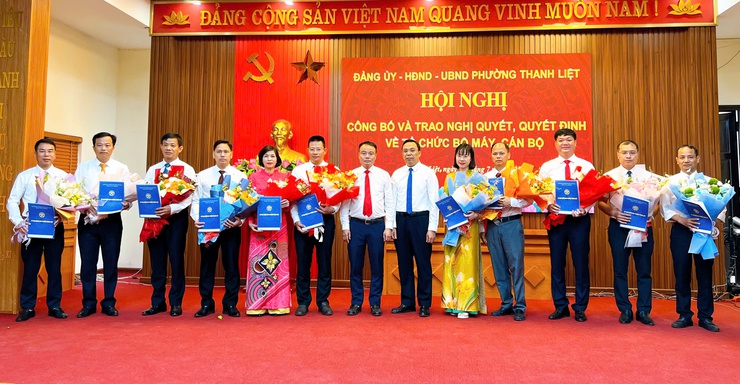Phường Thanh Liệt: Công bố và trao Nghị quyết, Quyết định về tổ chức bộ máy cán bộ- Ảnh 4.
