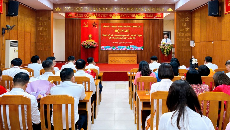 Phường Thanh Liệt: Công bố và trao Nghị quyết, Quyết định về tổ chức bộ máy cán bộ- Ảnh 2.