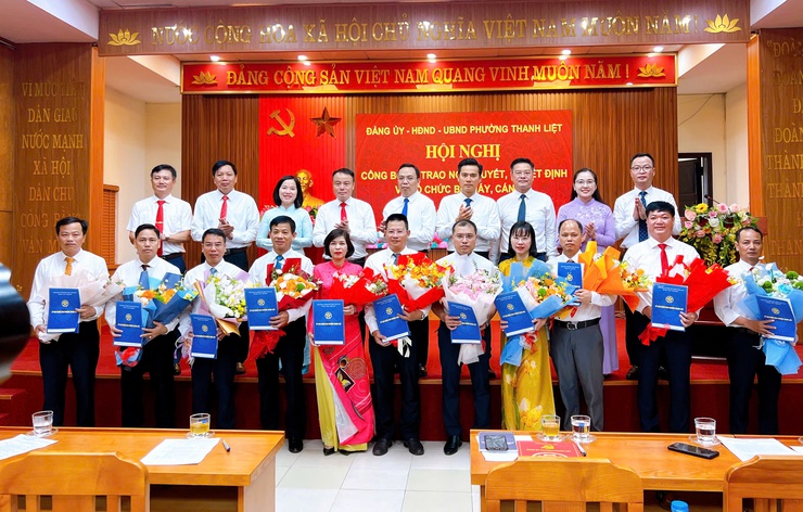 Phường Thanh Liệt: Công bố và trao Nghị quyết, Quyết định về tổ chức bộ máy cán bộ- Ảnh 1.