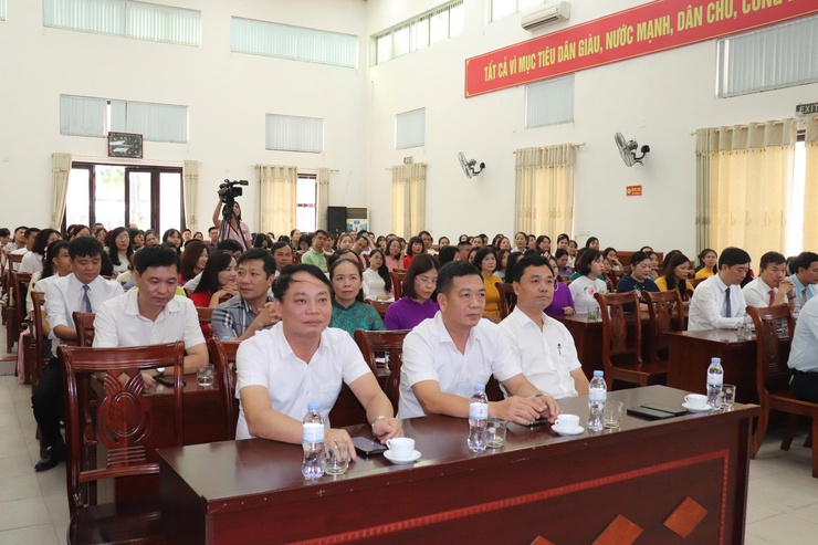 UBND xã Bát Tràng công bố các quyết định thành lập tổ chức bộ máy và công tác cán bộ sau sắp xếp đơn vị hành chính- Ảnh 2.