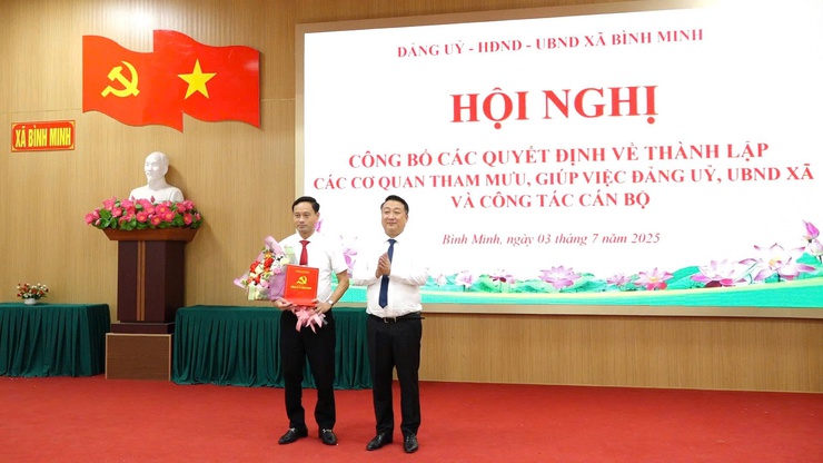 UBND xã Bình Minh tổ chức Hội nghị công bố quyết định thành lập các cơ quan chuyên môn và công tác cán bộ theo Nghị định 150/2025/NĐ-CP- Ảnh 4.