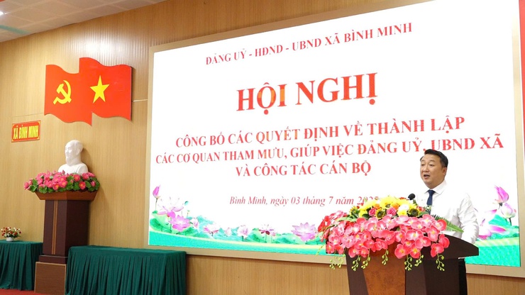 UBND xã Bình Minh tổ chức Hội nghị công bố quyết định thành lập các cơ quan chuyên môn và công tác cán bộ theo Nghị định 150/2025/NĐ-CP- Ảnh 1.