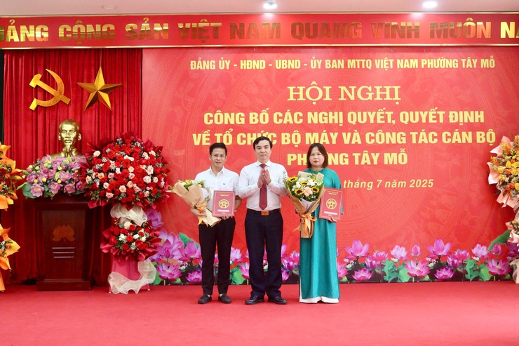 PHƯỜNG TÂY MỖ TỔ CHỨC LỄ CÔNG BỐ CÁC NGHỊ QUYẾT, QUYẾT ĐỊNH VỀ TỔ CHỨC BỘ MÁY VÀ CÔNG TÁC CÁN BỘ- Ảnh 8.