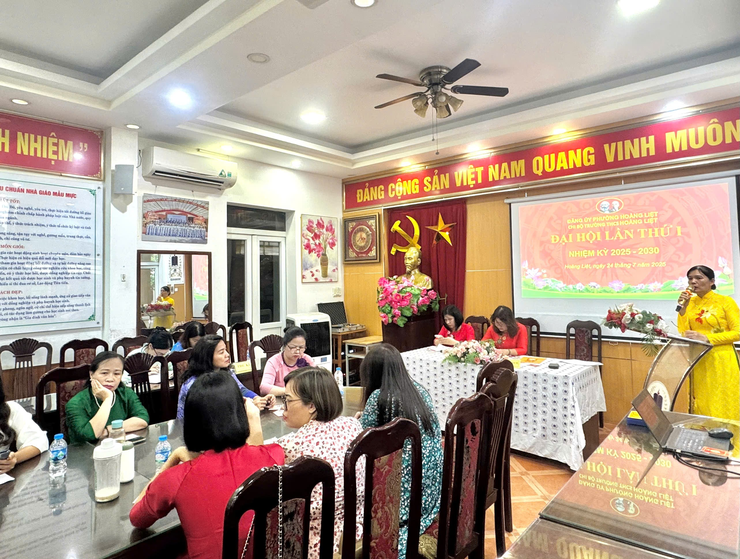 Trường THCS Hoàng Liệt tổ chức thành công Đại hội chi bộ lần thứ nhất, nhiệm kì 2025 -2030- Ảnh 1.