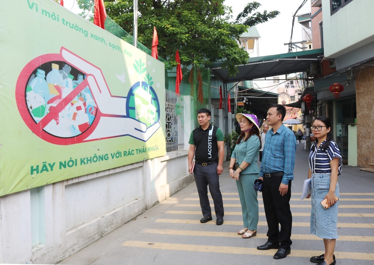 Quốc Oai kiểm tra cuộc thi "Sáng - Xanh - Sạch - Đẹp - An toàn": Lan tỏa ý thức cộng đồng, nâng tầm diện mạo nông thôn mới- Ảnh 1.