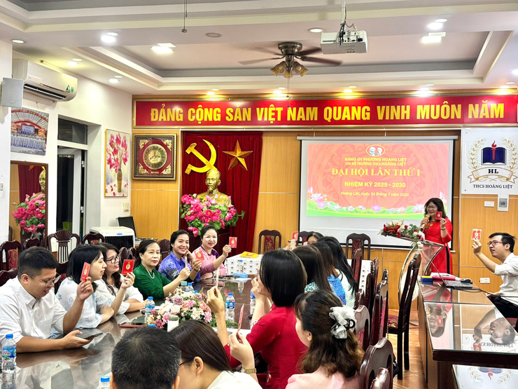 Trường THCS Hoàng Liệt tổ chức thành công Đại hội chi bộ lần thứ nhất, nhiệm kì 2025 -2030- Ảnh 2.