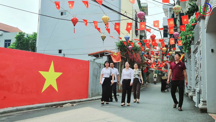 Xã Quốc Oai kiểm tra, chấm điểm cuộc thi “Giữ gìn thôn sáng, xanh, sạch, đẹp, an toàn” tháng 7/2025- Ảnh 2.