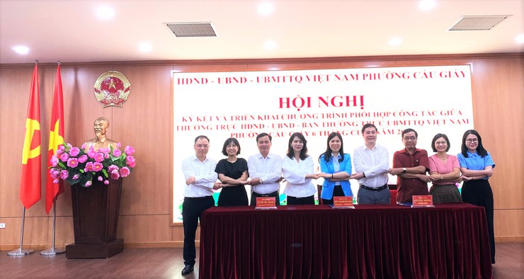 Nâng cao hiệu quả công tác phối hợp giữa Thường trực HĐND - UBND và Ban Thường trực Ủy Ban MTTQ Việt Nam phường Cầu Giấy trong triển khai thực hiện các nhiệm vụ kinh tế - xã hội, quốc phòng - an ninh 6 tháng cuối năm 2025- Ảnh 2.