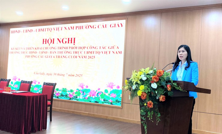 Nâng cao hiệu quả công tác phối hợp giữa Thường trực HĐND - UBND và Ban Thường trực Ủy Ban MTTQ Việt Nam phường Cầu Giấy trong triển khai thực hiện các nhiệm vụ kinh tế - xã hội, quốc phòng - an ninh 6 tháng cuối năm 2025- Ảnh 3.