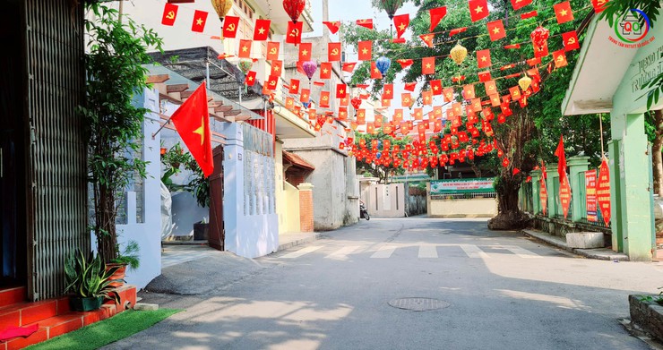 Xã Quốc Oai kiểm tra, chấm điểm cuộc thi “Giữ gìn thôn sáng, xanh, sạch, đẹp, an toàn” tháng 7/2025- Ảnh 4.