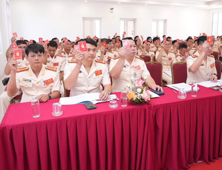 Đại hội Đảng bộ Công an phường Phúc Lợi lần thứ I, nhiệm kỳ 2025 - 2030 thành công tốt đẹp- Ảnh 2.