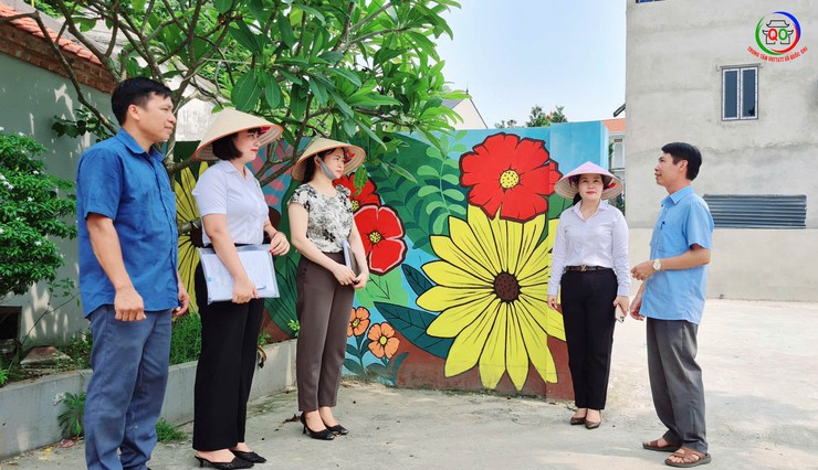 Xã Quốc Oai kiểm tra, chấm điểm cuộc thi “Giữ gìn thôn sáng, xanh, sạch, đẹp, an toàn” tháng 7/2025- Ảnh 5.
