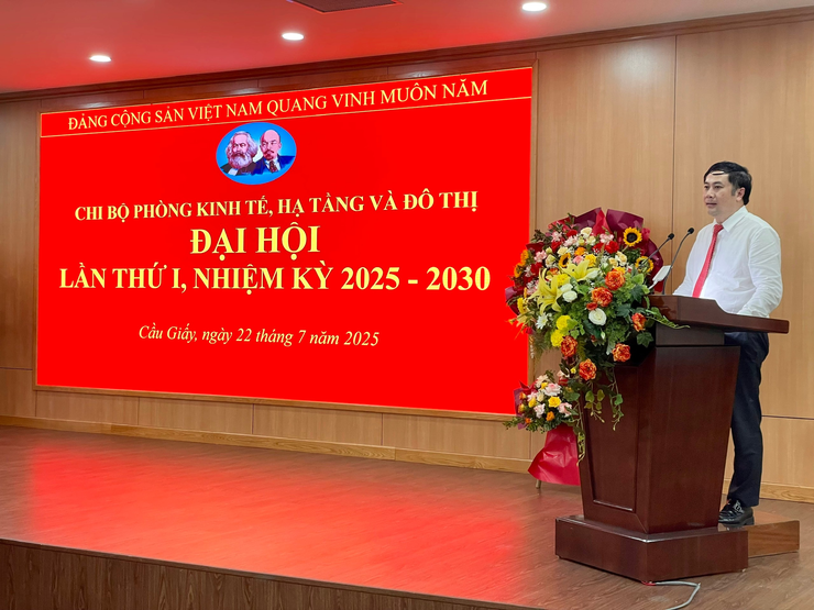 Đại hội Chi bộ Phòng Kinh tế, Hạ tầng và Đô thị phường Cầu Giấy nhiệm kỳ 2025 - 2030- Ảnh 2.