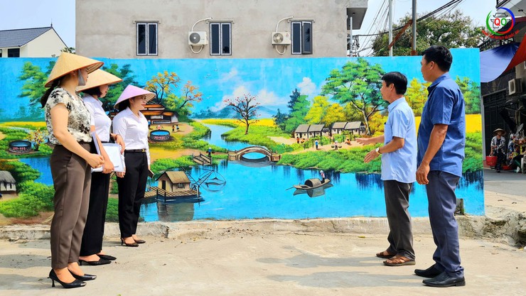 Xã Quốc Oai kiểm tra, chấm điểm cuộc thi “Giữ gìn thôn sáng, xanh, sạch, đẹp, an toàn” tháng 7/2025- Ảnh 6.