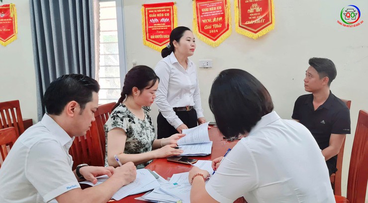 Xã Quốc Oai kiểm tra, chấm điểm cuộc thi “Giữ gìn thôn sáng, xanh, sạch, đẹp, an toàn” tháng 7/2025- Ảnh 8.