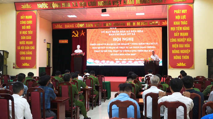 XÃ DÂN HÒA RA QUÂN TỔNG KIỂM TRA, XỬ LÝ VI PHẠM VỀ TRẬT TỰ, AN TOÀN GIAO THÔNG, TRẬT TỰ ĐÔ THỊ, TRẬT TỰ CÔNG CỘNG NĂM 2025- Ảnh 1.