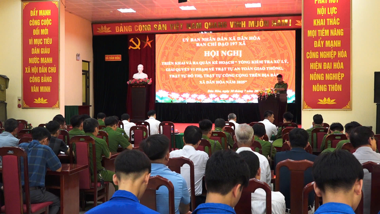 XÃ DÂN HÒA RA QUÂN TỔNG KIỂM TRA, XỬ LÝ VI PHẠM VỀ TRẬT TỰ, AN TOÀN GIAO THÔNG, TRẬT TỰ ĐÔ THỊ, TRẬT TỰ CÔNG CỘNG NĂM 2025- Ảnh 4.