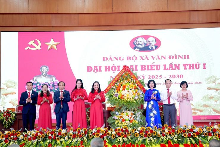 Xây dựng Vân Đình phát triển vững mạnh, toàn diện, đổi mới, hội nhập, phát triển- Ảnh 2.