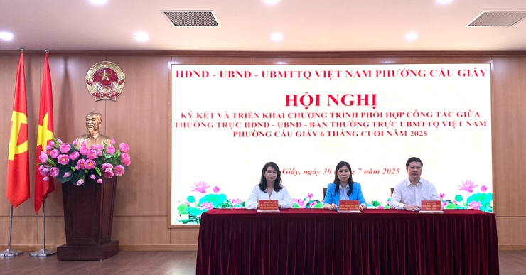 Nâng cao hiệu quả công tác phối hợp giữa Thường trực HĐND - UBND và Ban Thường trực Ủy Ban MTTQ Việt Nam phường Cầu Giấy trong triển khai thực hiện các nhiệm vụ kinh tế - xã hội, quốc phòng - an ninh 6 tháng cuối năm 2025- Ảnh 1.