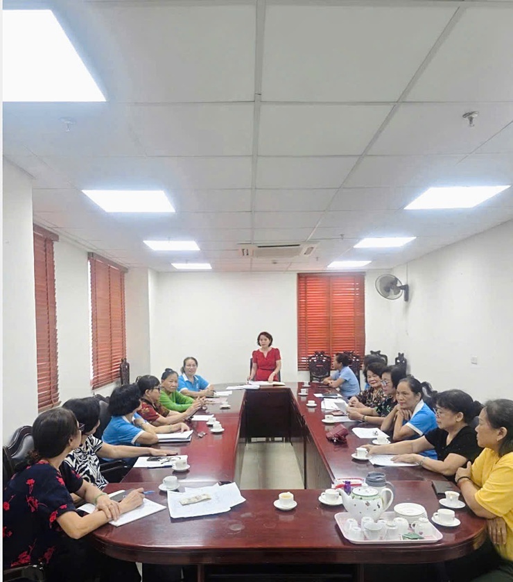 HỘI LIÊN HIỆP PHỤ NỮ PHƯỜNG HAI BÀ TRƯNG TỔ CHỨC HỘI NGHỊ GIAO BAN VỚI 66 CHI HỘI TRỰC THUỘC HỘI, TRIỂN KHAI NHIỆM VỤ CÔNG TÁC THÁNG 8 NĂM 2025- Ảnh 1.