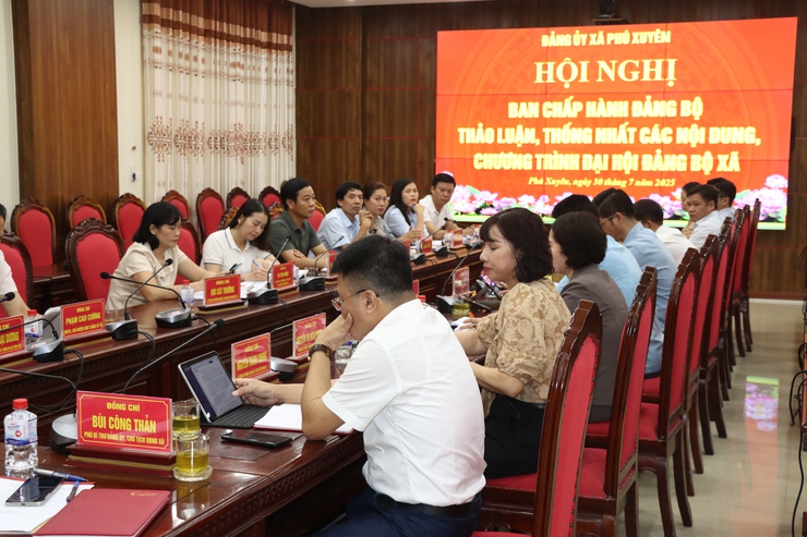 Đảng ủy xã Phú Xuyên tổ chức hội nghị Ban chấp hành Đảng bộ thảo luận, thống nhất các nội dung chương trình Đại hội Đảng bộ xã.- Ảnh 1.