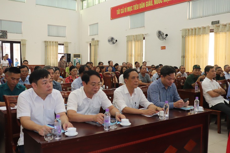 Đảng uỷ xã Bát Tràng lấy ý kiến đóng góp vào Dự thảo báo cáo chính trị của BCH Đảng bộ xã trình tại Đại hội đại biểu Đảng bộ xã Bát Tràng lần thứ nhất nhiệm kỳ 2025–2030- Ảnh 1.