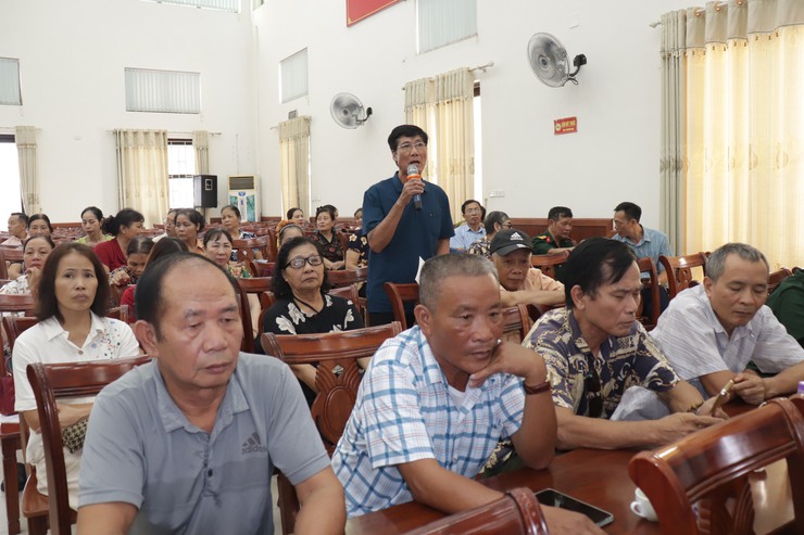 Đảng uỷ xã Bát Tràng lấy ý kiến đóng góp vào Dự thảo báo cáo chính trị của BCH Đảng bộ xã trình tại Đại hội đại biểu Đảng bộ xã Bát Tràng lần thứ nhất nhiệm kỳ 2025–2030- Ảnh 3.
