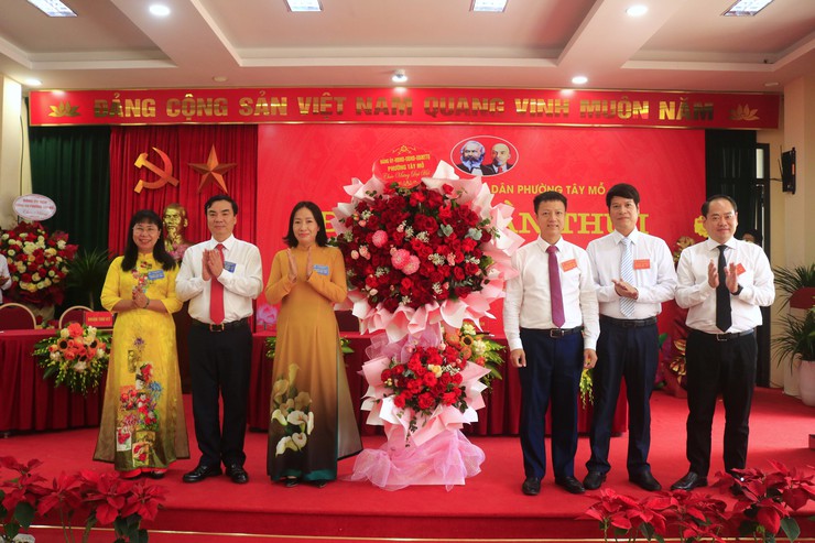 ĐẢNG BỘ UBND PHƯỜNG TÂY MỖ TỔ CHỨC THÀNH CÔNG ĐẠI HỘI LẦN THỨ NHẤT, NHIỆM KỲ 2025–2030- Ảnh 1.